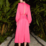 Vestido largo con hombreras rosa