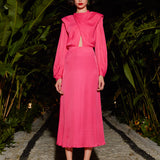 Vestido largo con hombreras rosa