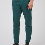 Pantalón chino exclusivo en verde océano